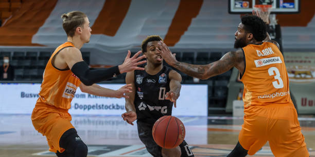 这笔交易仍 这笔交易仍