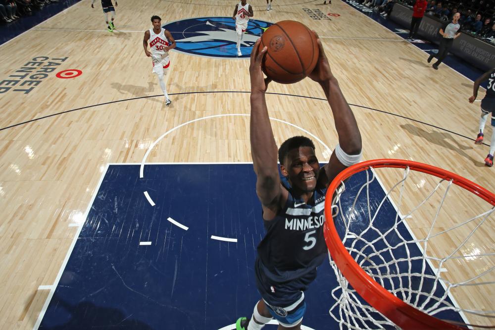 密切关注他 密切关注他